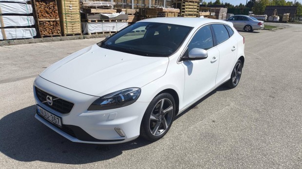 Volvo V40 2.0 [T3] R-Design Momentum ++R-Design...
